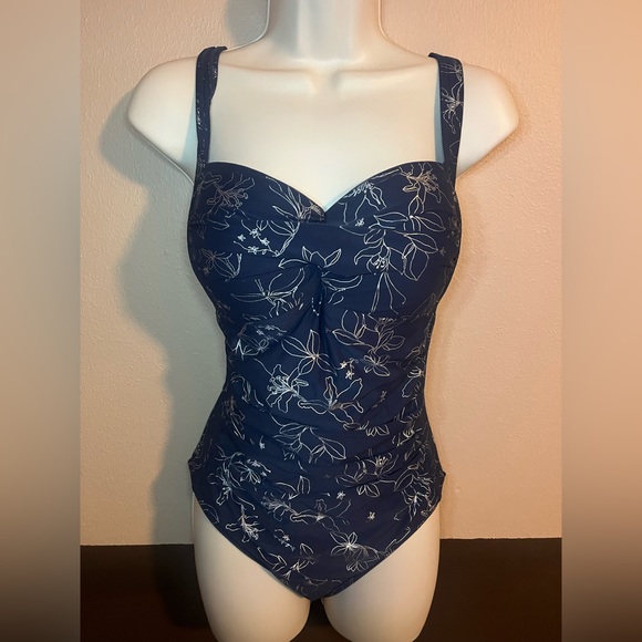 Swimsuit - Picture 2 of 4